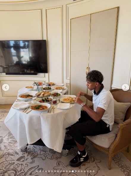 El futbolista gaudeix de la bona vida durant les vacances - Instagram