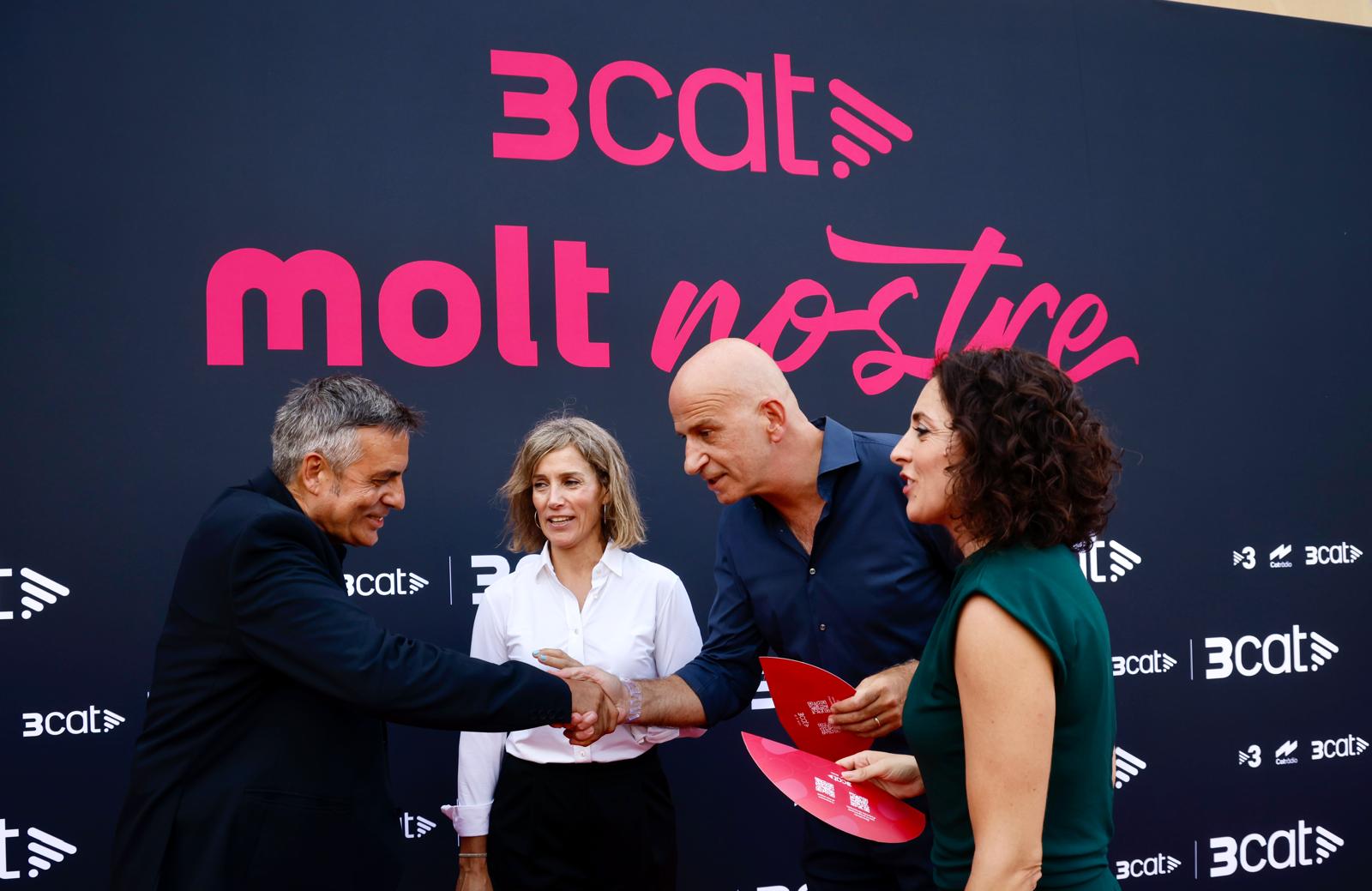 El presentador, a prop dels companys del 'TN'