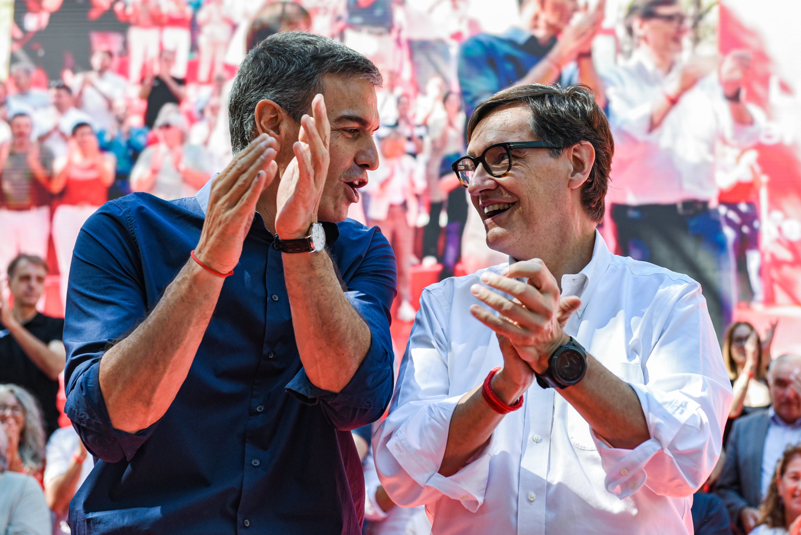 El president del Govern, Pedro Sánchez, i el president de la Generalitat de Catalunya, Salvador Illa, durant la celebració de la Festa de la Rosa del PSC / Europa Press