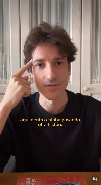 El actor de Merlí explica su historia en un libro - Instagram