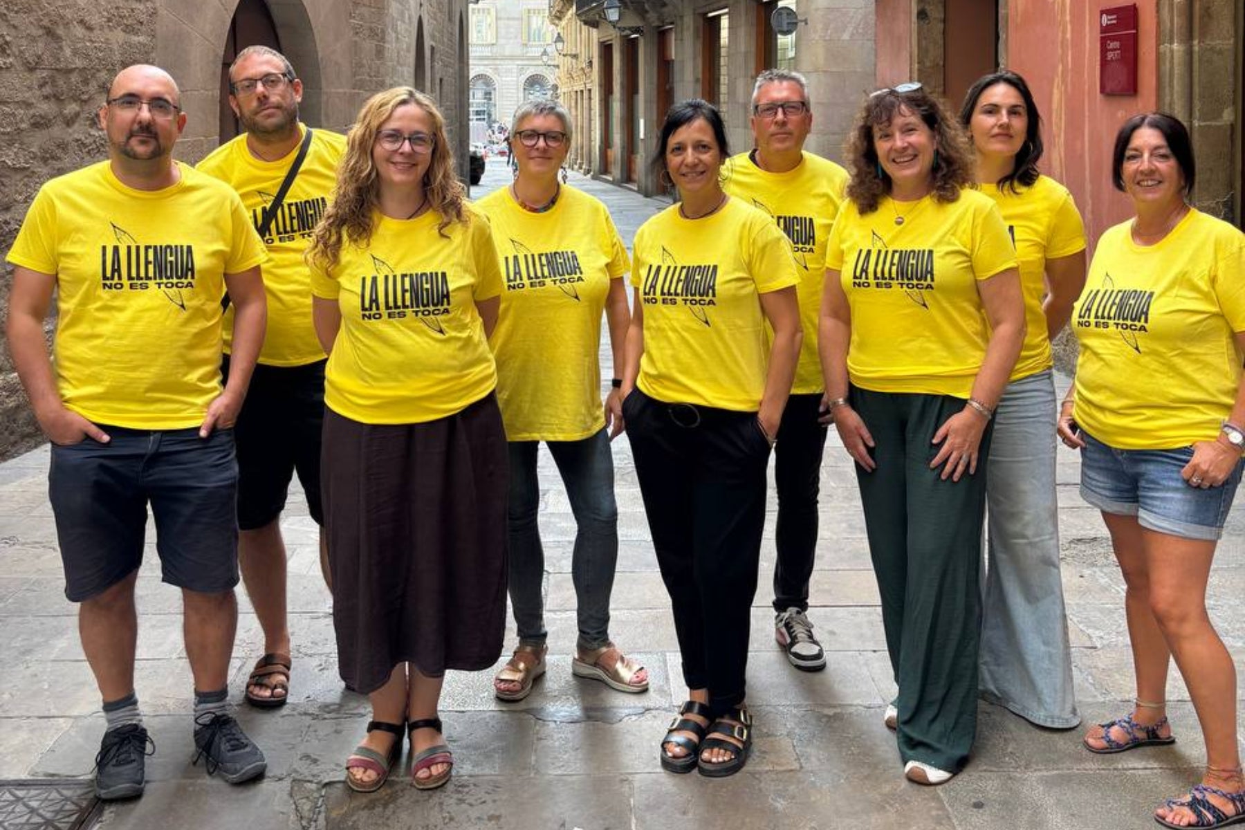 Representants de Plataforma per la Llengua i de les principals organitzacions del sector amb el lema 'La llengua no es toca' / Cedida