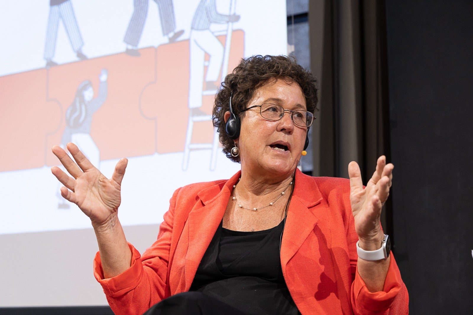 Linda Darling-Hammond ha centrado la jornada inaugural de la serie Reivindiquem l’educació de la fundación Equitat.org