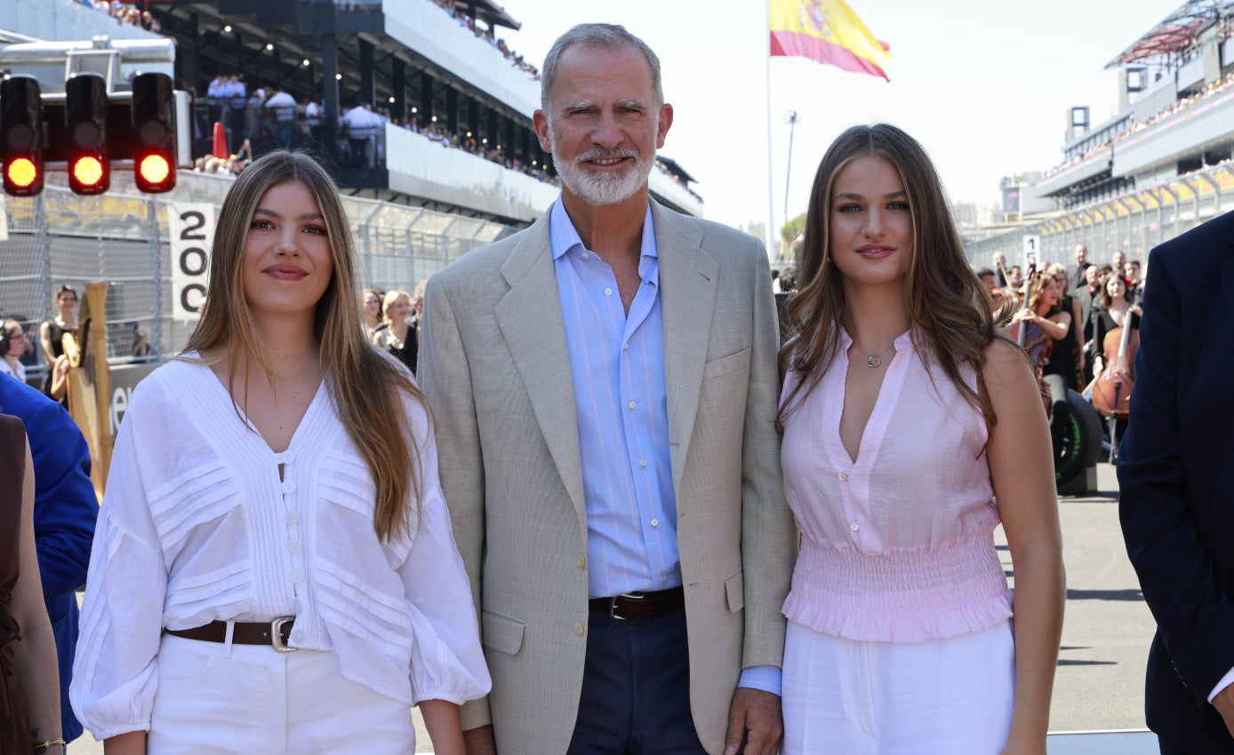 Sofia de Borbó, a la Fórmula 1 amb el pare i la germana abans de viatjar a París - Europa Press