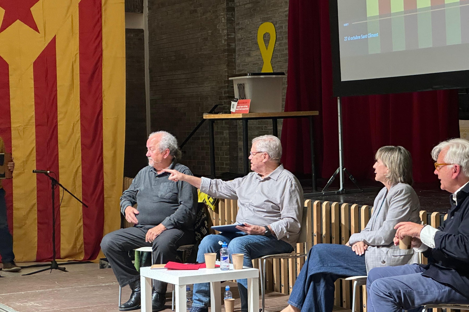 Carme Forcadell, Ferran Mascarell i Pere Pugès, en un moment de l'acte conduït per Jaume Marfany / JMB