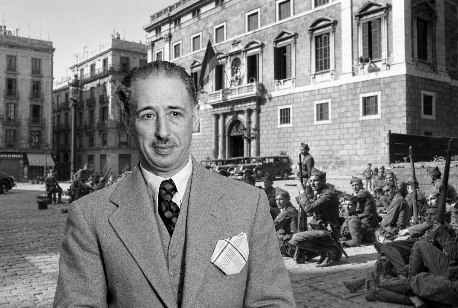 Companys y el Palau de la Generalitat asediado el seis de octubre/Archivo Nacional de Cataluña/Josep Maria Sagarra