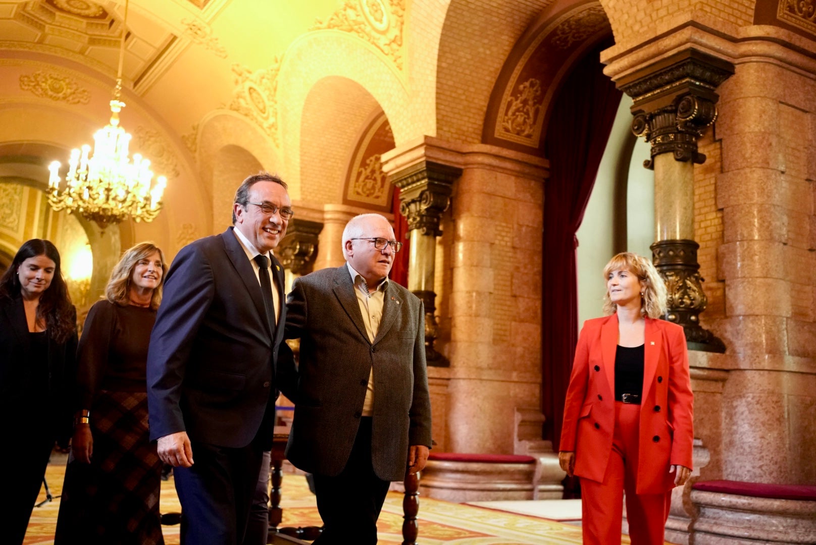 El president del Parlament, Josep Rull, rep Lluís Puig al Parlament / Mireia Comas 