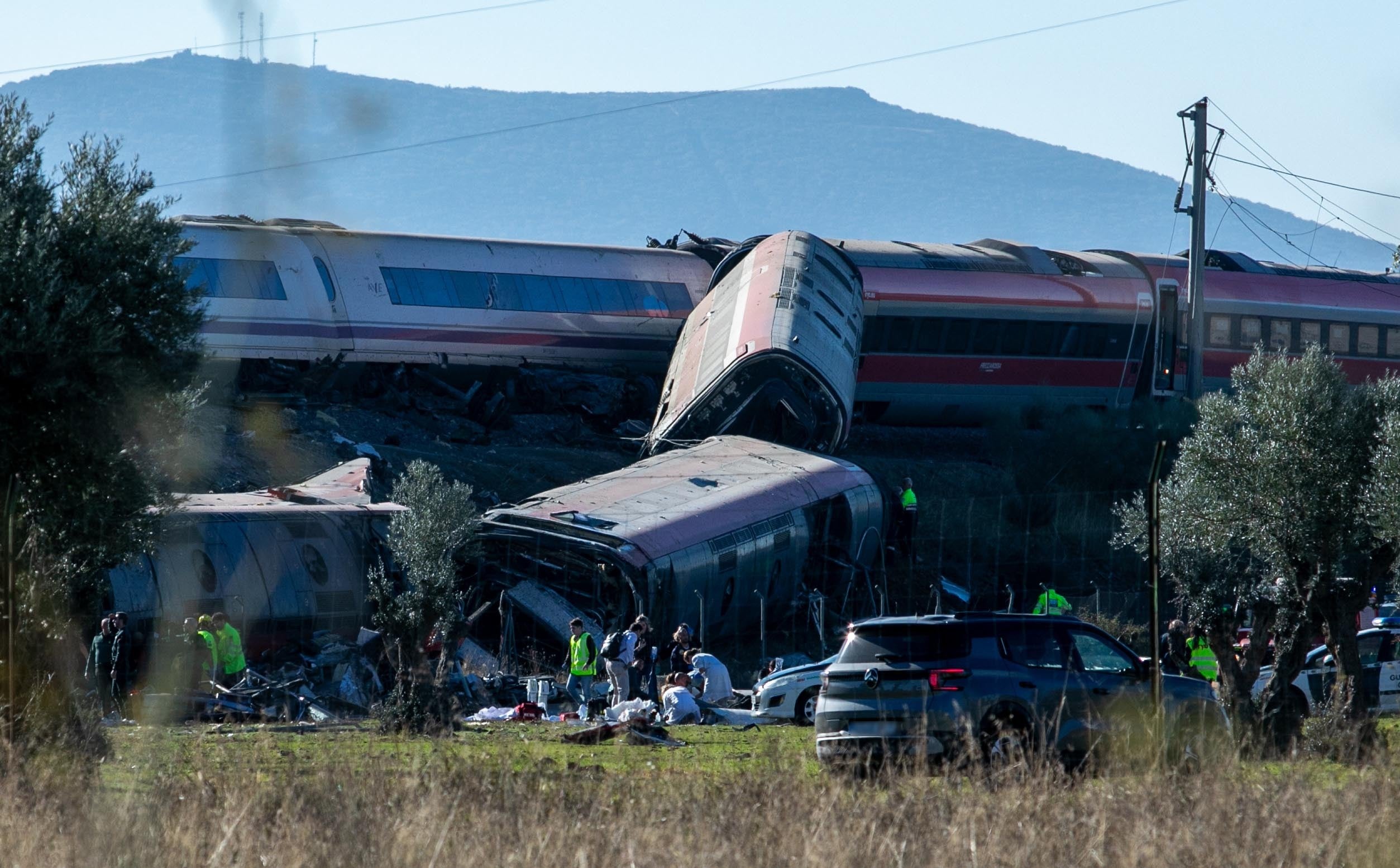 Agents dels Serveis d'Emergències treballen en el lloc de l'accident, el 28 d'octubre de 2026, en Urda, Toledo, Castella-la Manxa / EP