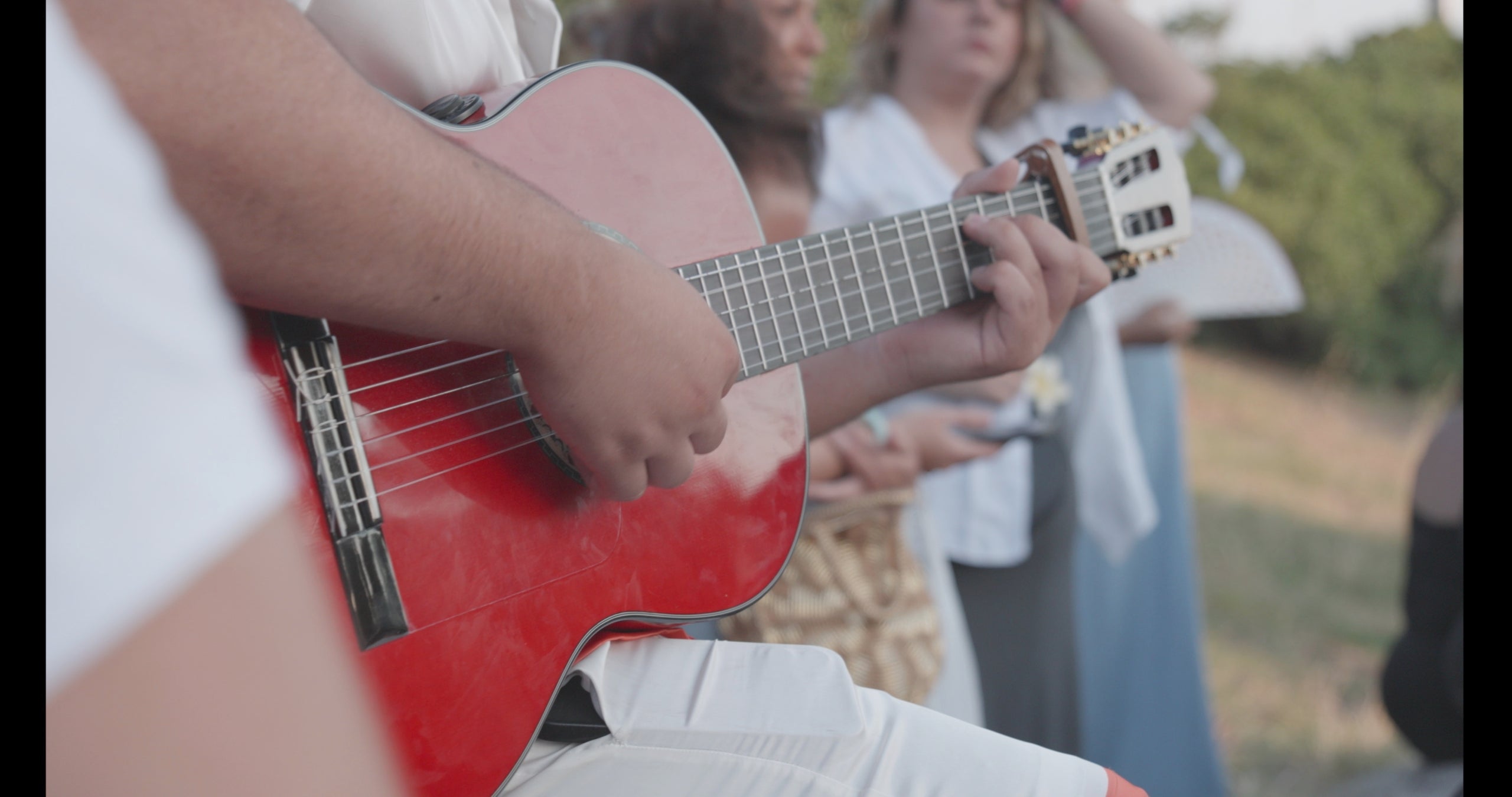 Una guitarra, element essencial de la cultura musical gitana que apareix al documental 'Amaro Drom' / Museu d'Història de Catalunya