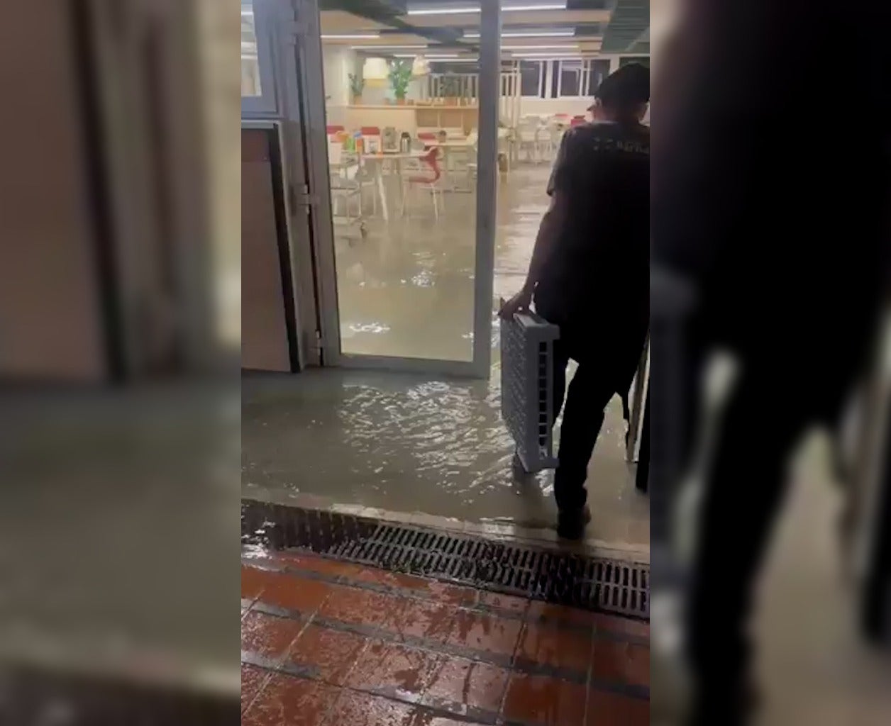 L'escola Poeta Foix de Barcelona assgura que fa dues setmanes que tenen inundacions diverses | Cedida a l'ACN