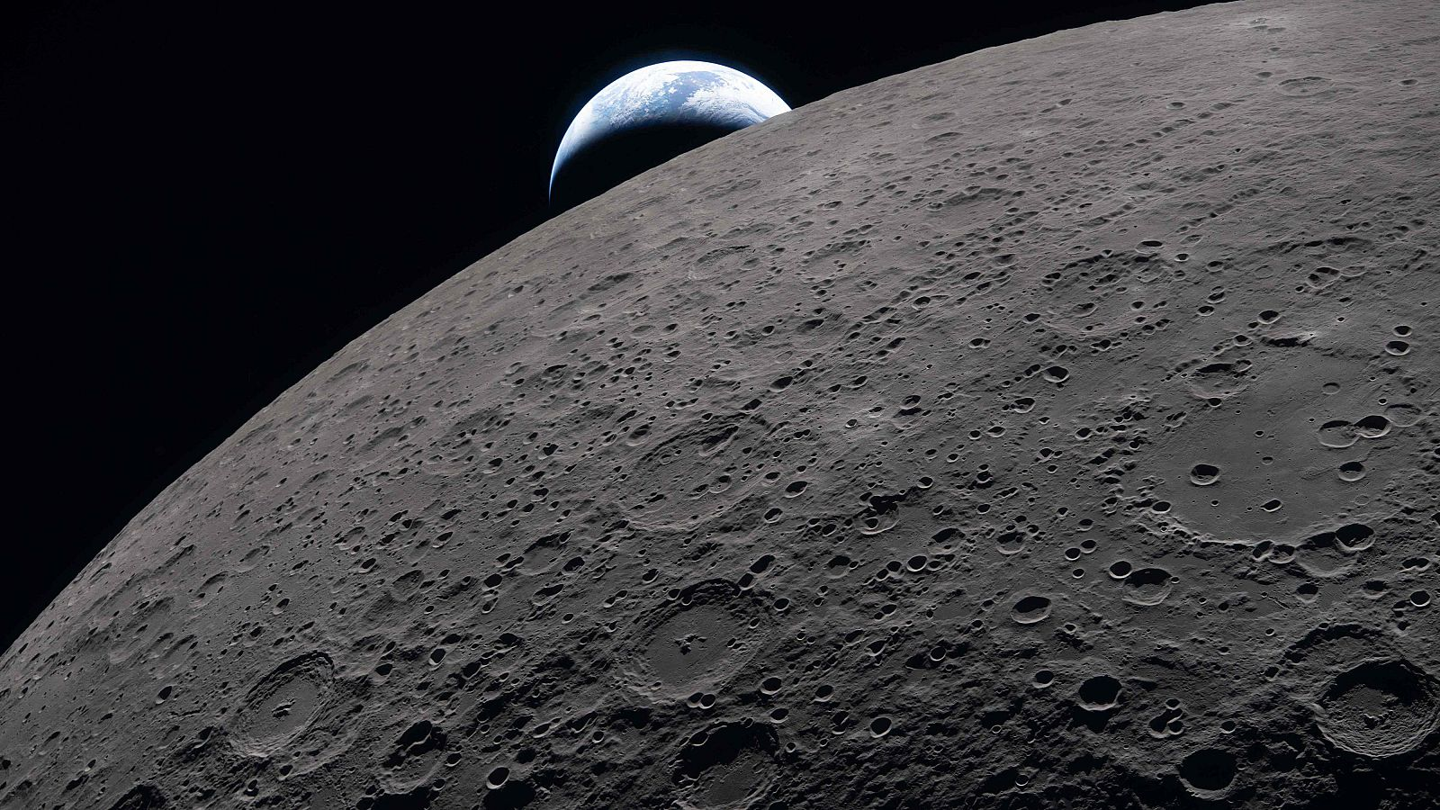 Los astronautas de Artemis II regresan a la Tierra después de sobrevolar la Luna