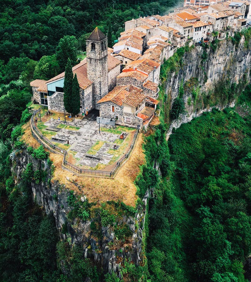 Carrers que desafien el buit a Castellfollit de la Roca