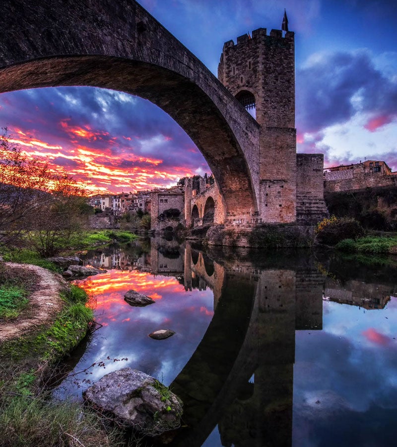 Puente de piedra románico de Besalú
