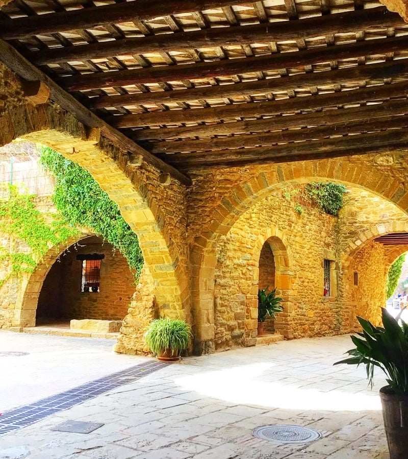 Calle de la Plaza Jaume I en Monells