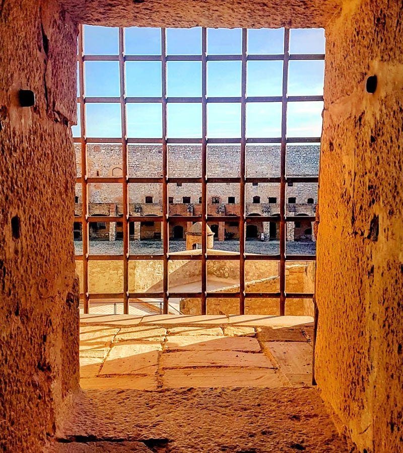 Ventana de la fortaleza militar