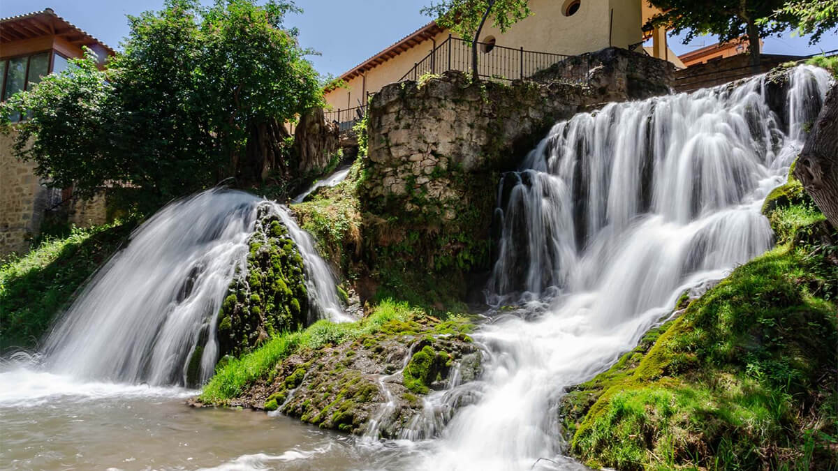 A pocas horas de Cataluña: cascadas, bosques y otoño sorprendente en la Alcarria