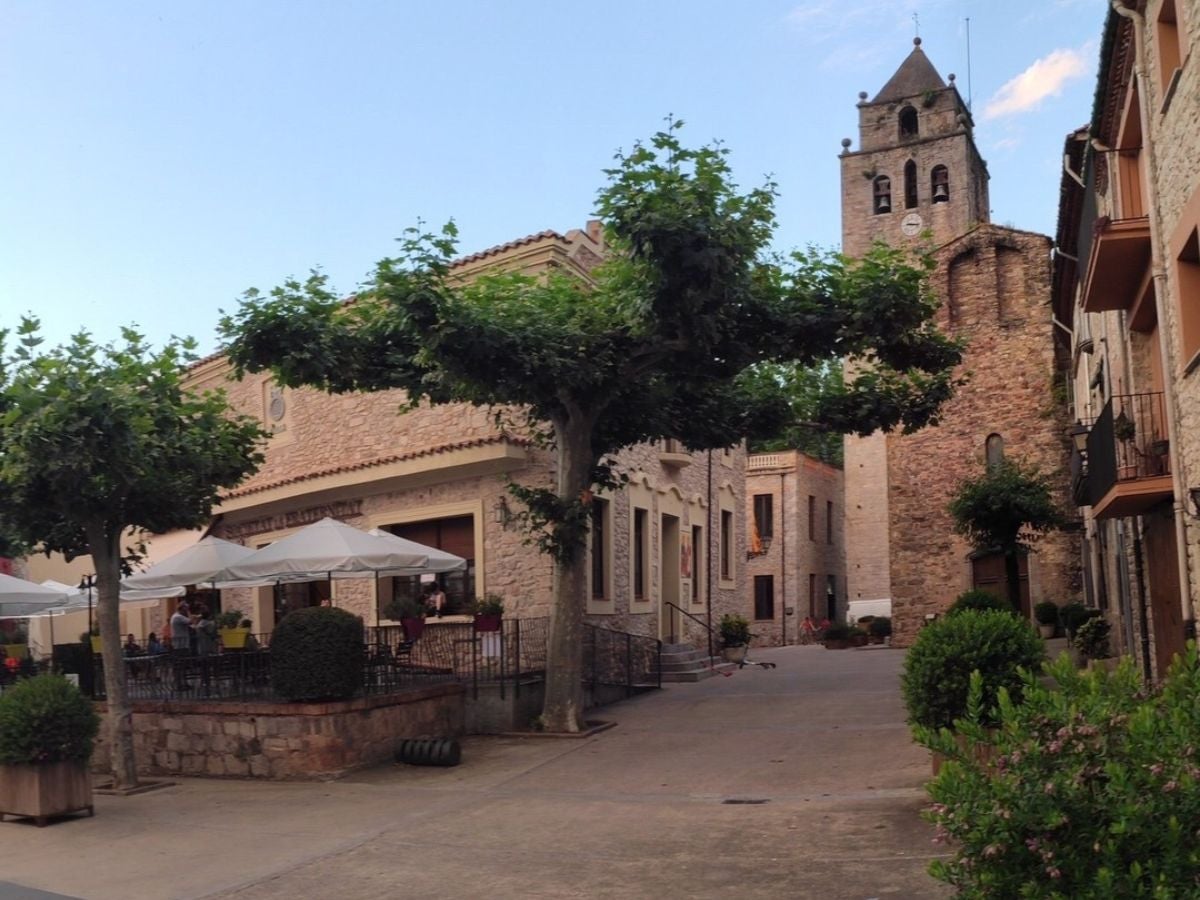 Passejar pels carrers empedrats del nucli antic és descobrir la pau i l’encant d’un poble autèntic.