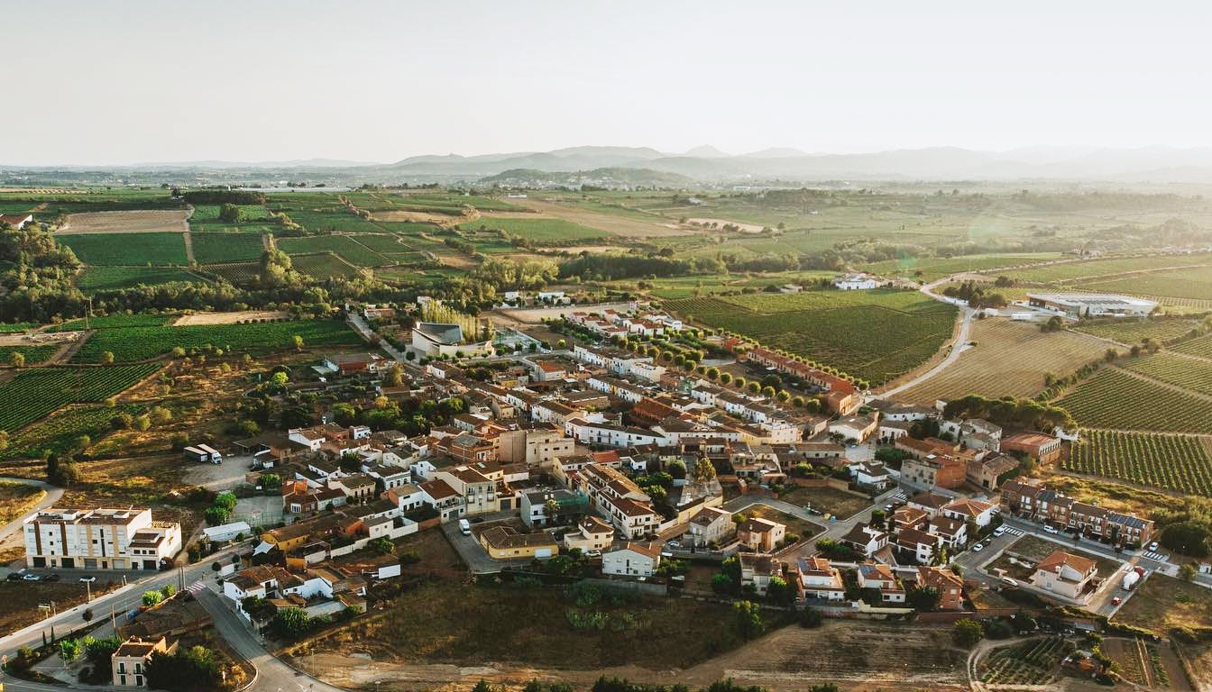 Vista àrea de Puigdàlber el municipi més petit de Catalunya