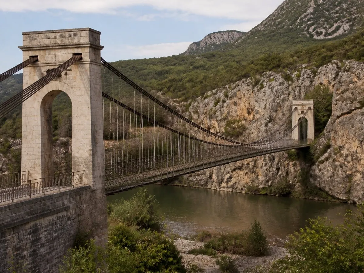 El pont penjoll més antic del món en ús és a Espanya
