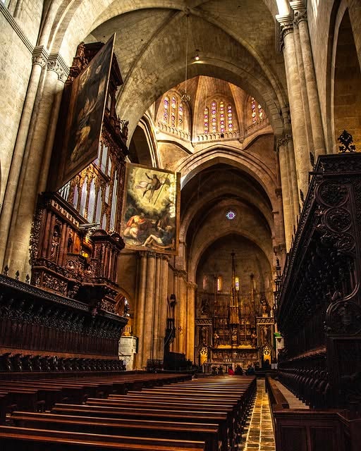 La catedral de Santa Tecla sorprende por su magnificencia y luminosidad