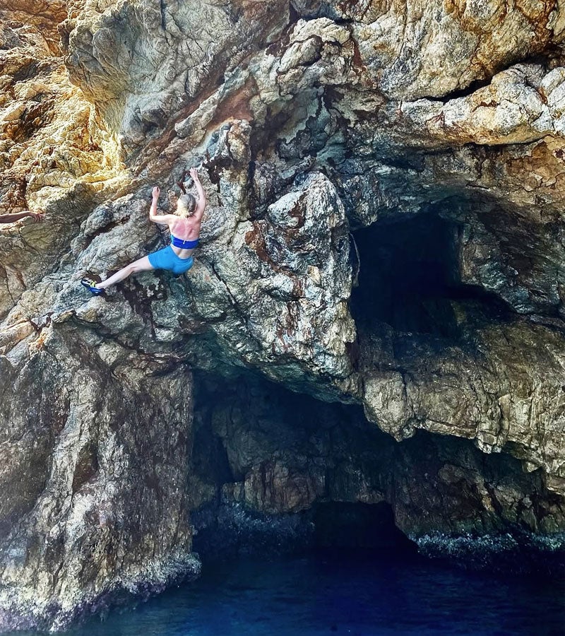 Escaladora a la Cala Pola