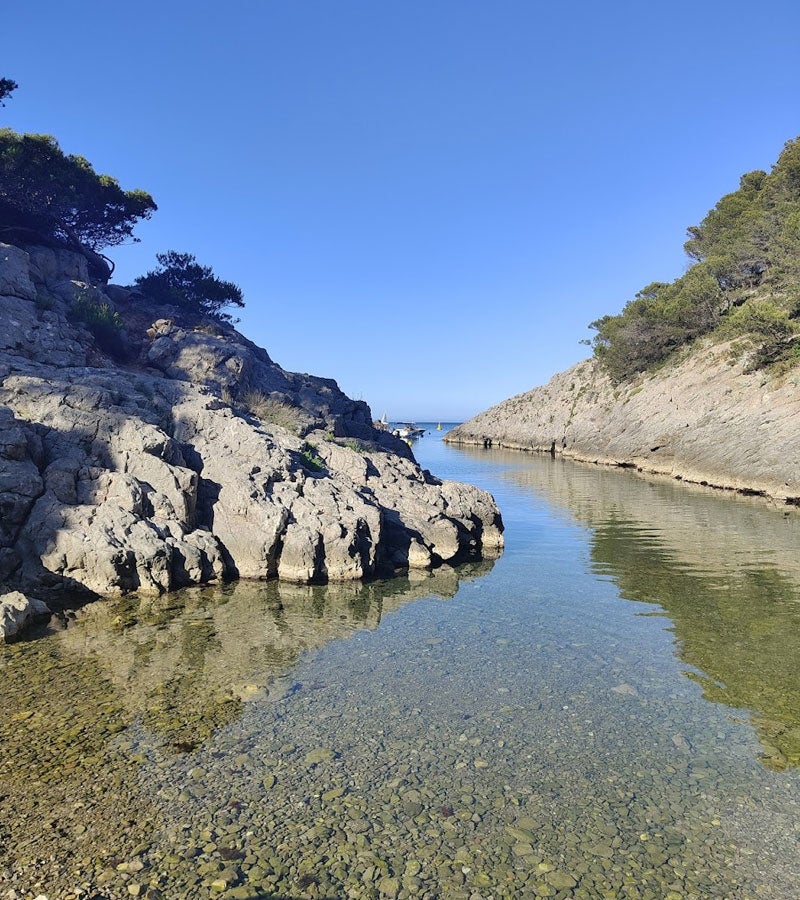 Cala Pedrosa de l'Estarti