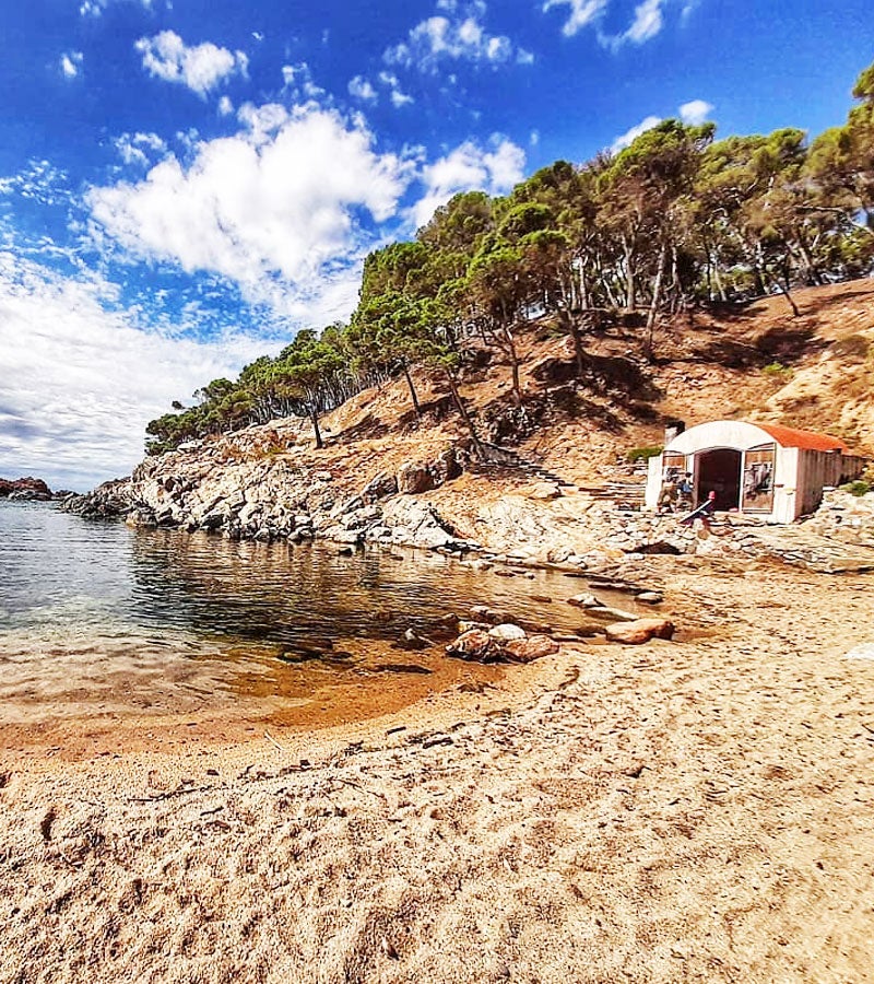 Pequeña caseta de pescadores de Cala Estreta