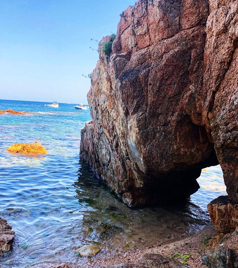 Roca anomenada el trau