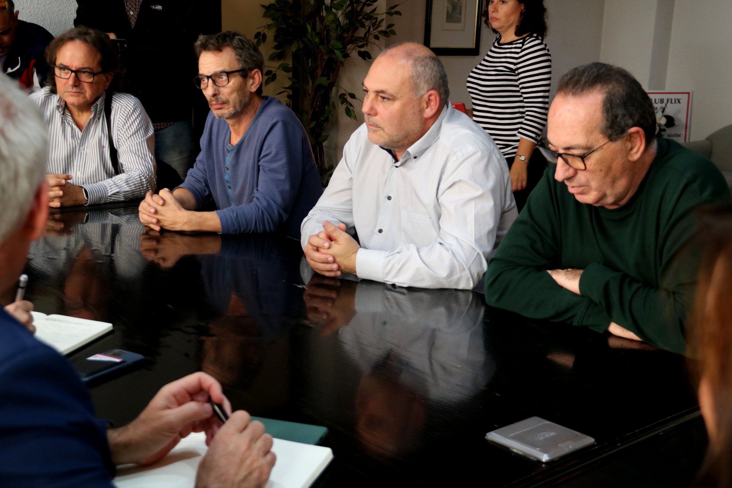 Diversos membres del comité d'empresa de la planta d'Ercros a Flix / ACN