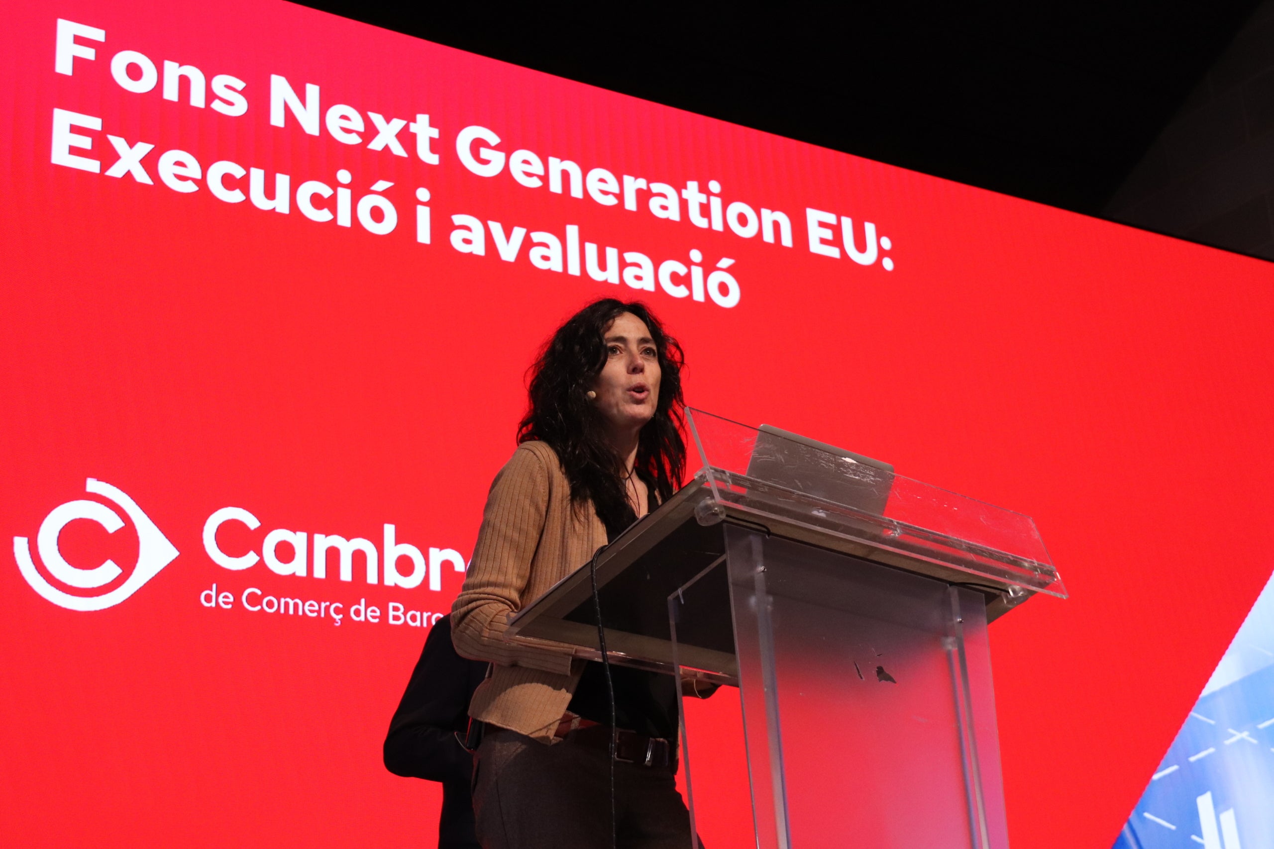 La presidenta de la Cambra de Comerç de Barcelona, Mònica Roca, durant la presentació de l'informe sobre els fons europeus / ACN