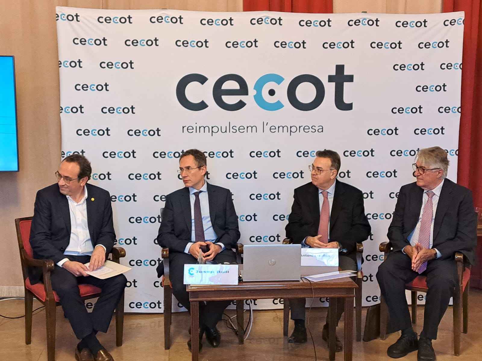 Els ponents de la taula rodona sobre energia organitzada per Cecot / Cecot