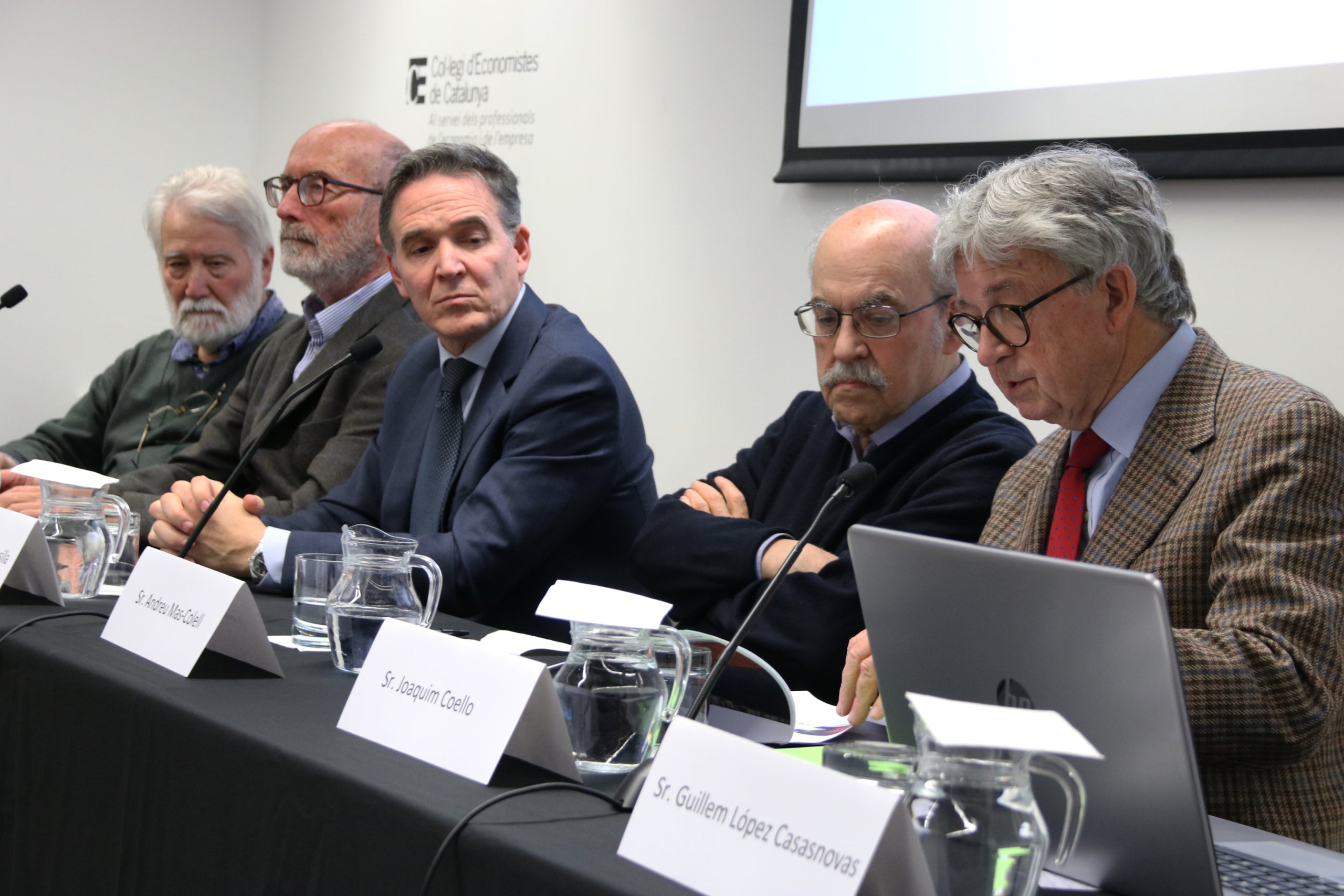 Els responsables de la proposta de la pista marina de l'aeroport del Prat, aquest dimarts a Barcelona / ACN