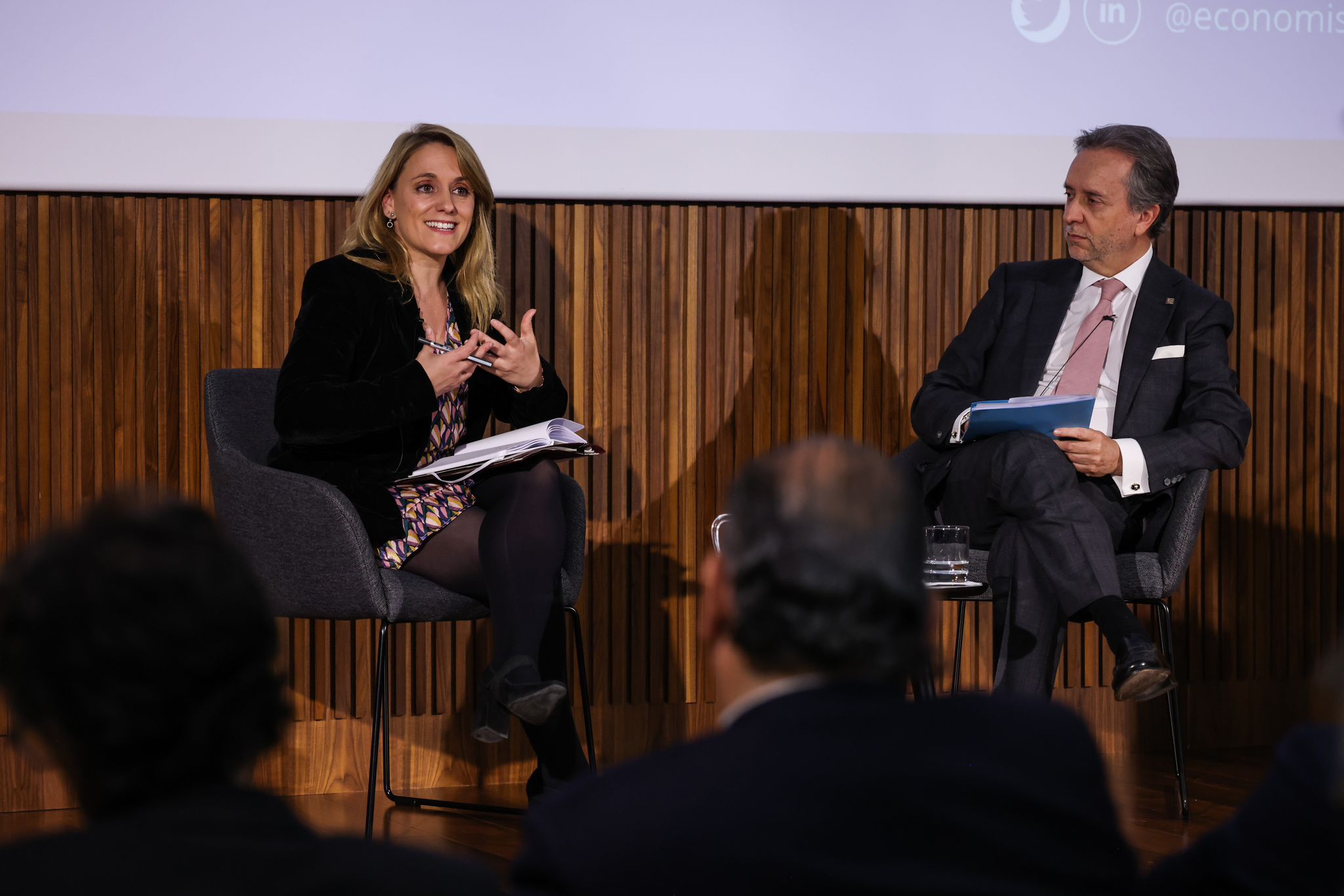 La consejera de Economía, Natàlia Mas, y el decano del Colegio de Economistas, Carlos Puig de Travy / Departamento de Economía