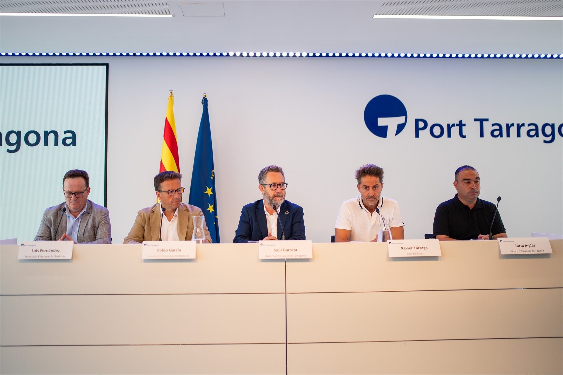 Els representants del diàleg social a la roda de premsa de presentació de l'acord al Port de Tarragona / EP