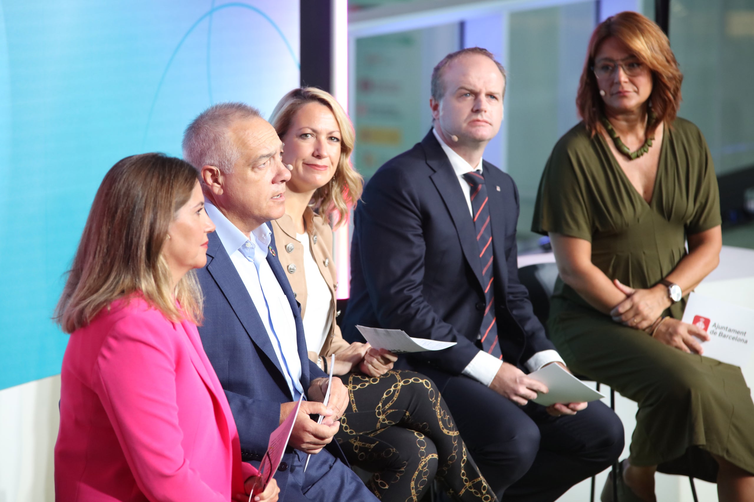 Blanca Sorigué, directora general del Consorci de la Zona Franca; Pere Navarro, delegat especial de l'Estat al CZFB; Maria Eugència Gay, segona tinent d'alcalde de l'Ajuntament de Barcelona; Albert Castellanos, secretari general d'Empresa i Competitivitat; i Laia Bonet, primera tinent d'alcalde de l'Ajuntament de Barcelona / Cedida