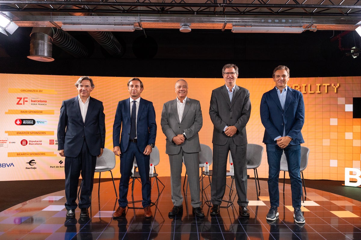 Carlos Soler, CFO del Hub Tech Factory de QEV Technologies; Ignacio García-Cuenca, mànager de Goodman Spain; Pere Navarro, delegado especial del Estado al Consorcio de la Zona franca de Barcelona (CZFB); Joan Roca, presidente ejecutivo de RocaJunyent; y Carlos Sotelo, CEO y fundador de Silence / Cedida