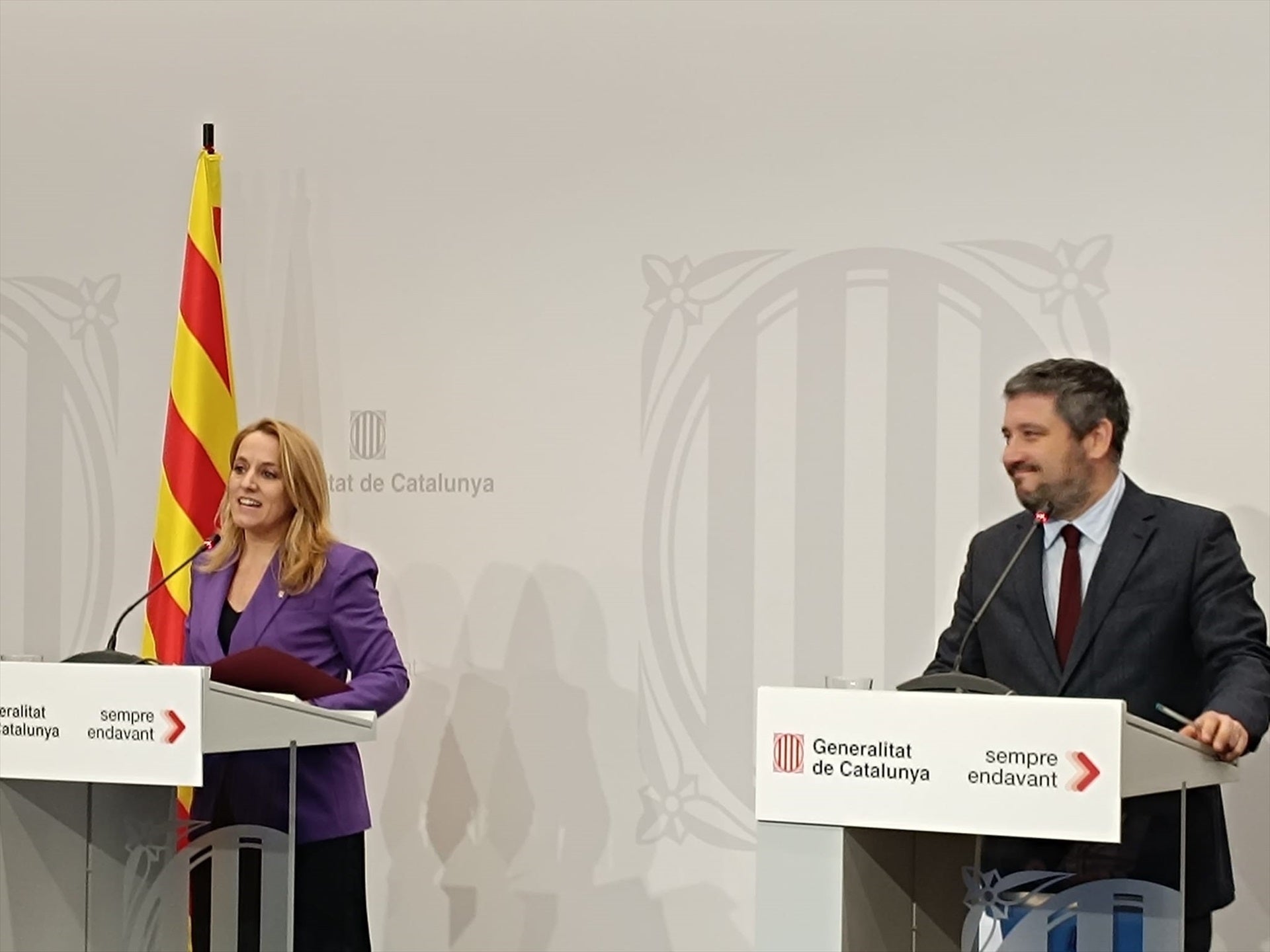 La consellera d'Economia Natàlia Mas i el director general de Patrimoni, Josep Maria Aguirre / EP