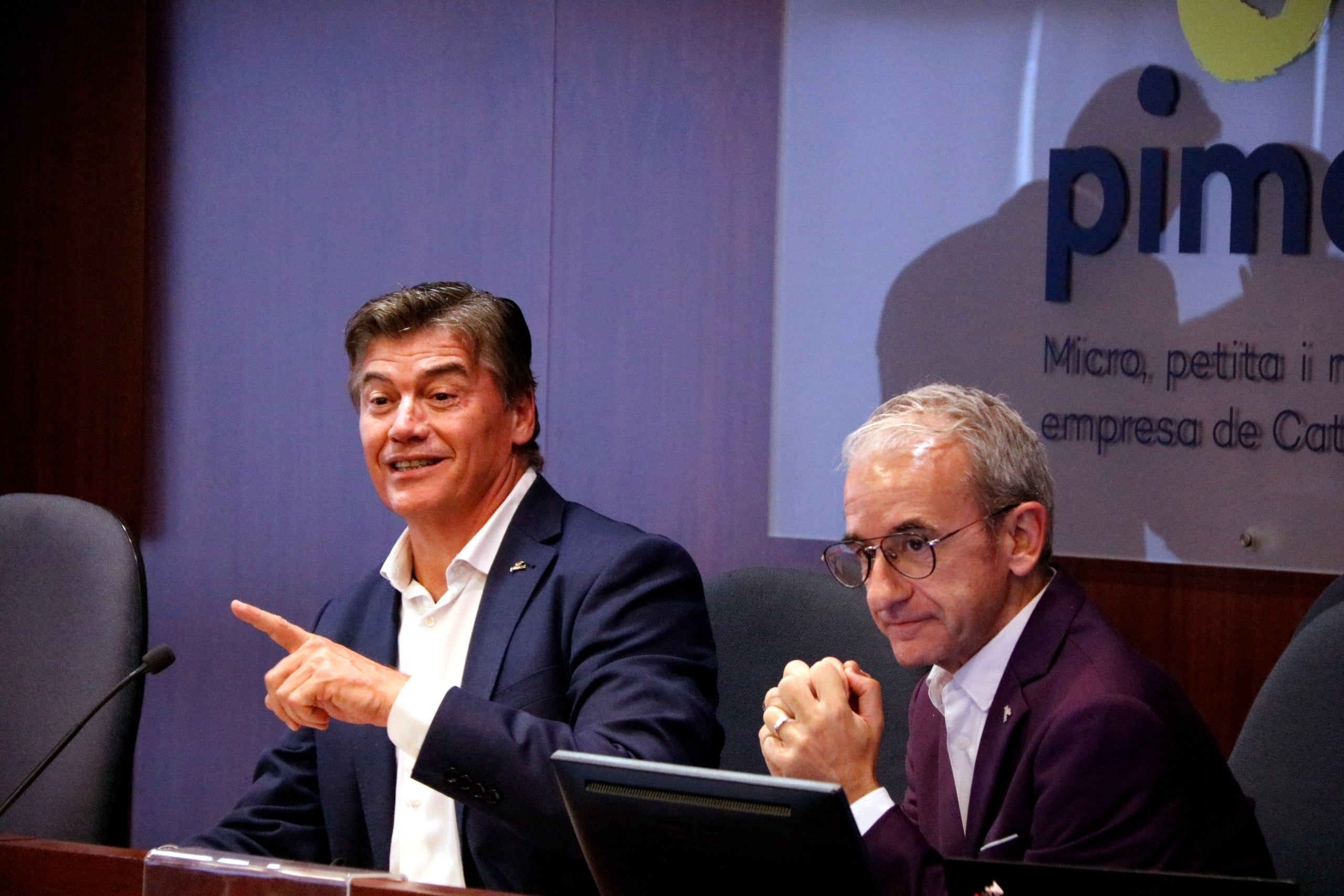 El president de Pimec, Antoni Cañete, i el secretari general de la patronal, Josep Ginesta, a la sortida de la reunió de la directiva / ACN