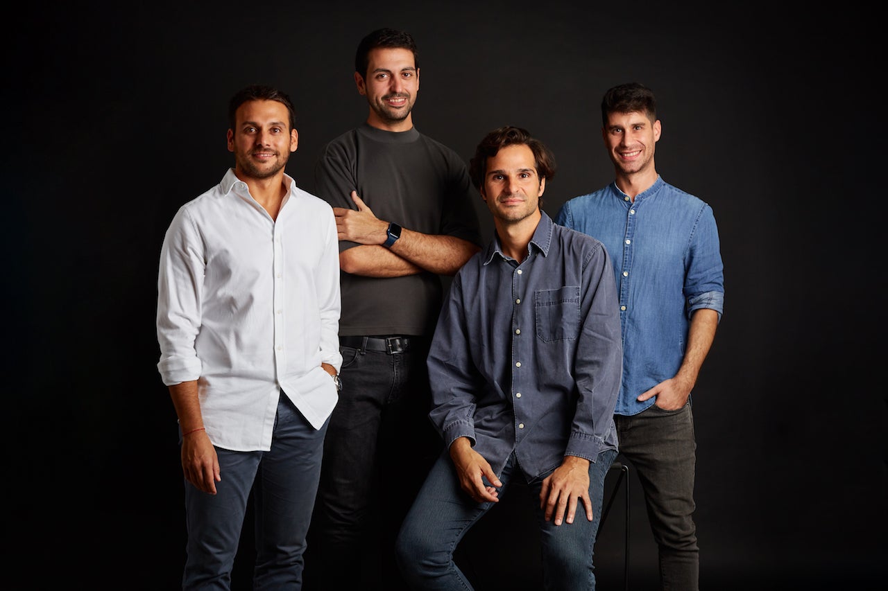 Imatge de l'equip directiu de Kamleon amb Jordi Ferré, CEO i cofundador; Daniel Vea, director d'enginyeria; Gonzalo Roca, director de negoci i cofundador, i Adrià Arnaste, director de producte i disseny / Kamleon