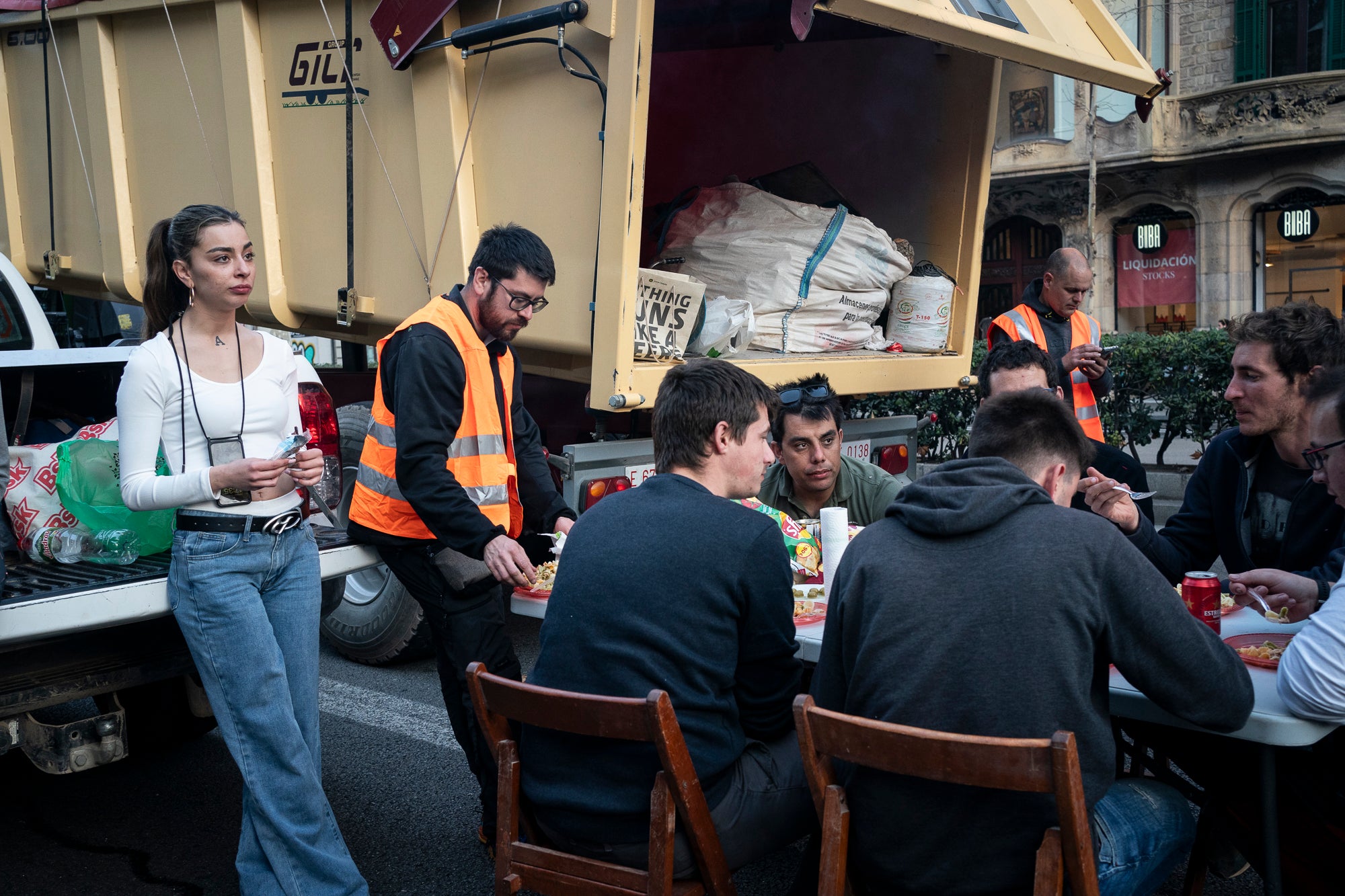Pagesos a la seva arribada a Barcelona / Mireia Comas
