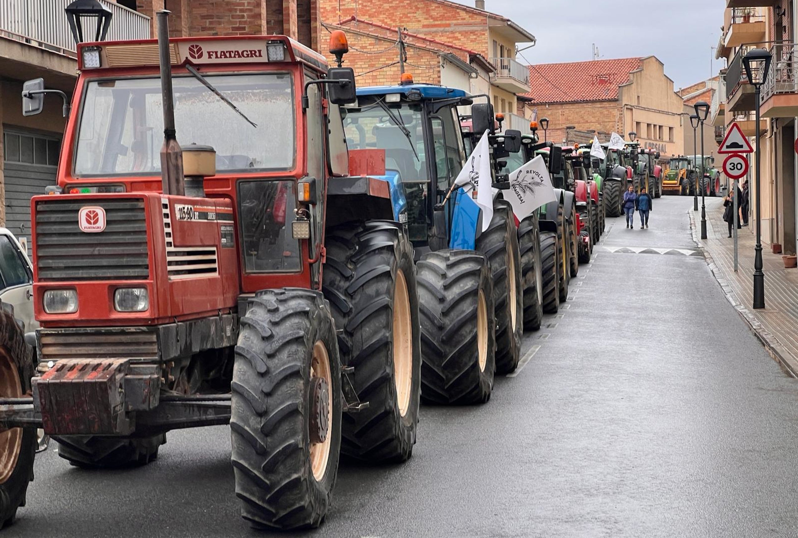Concentració de tractors a Casserres per rebre la vicepresidenta de la Generalitat / ACN