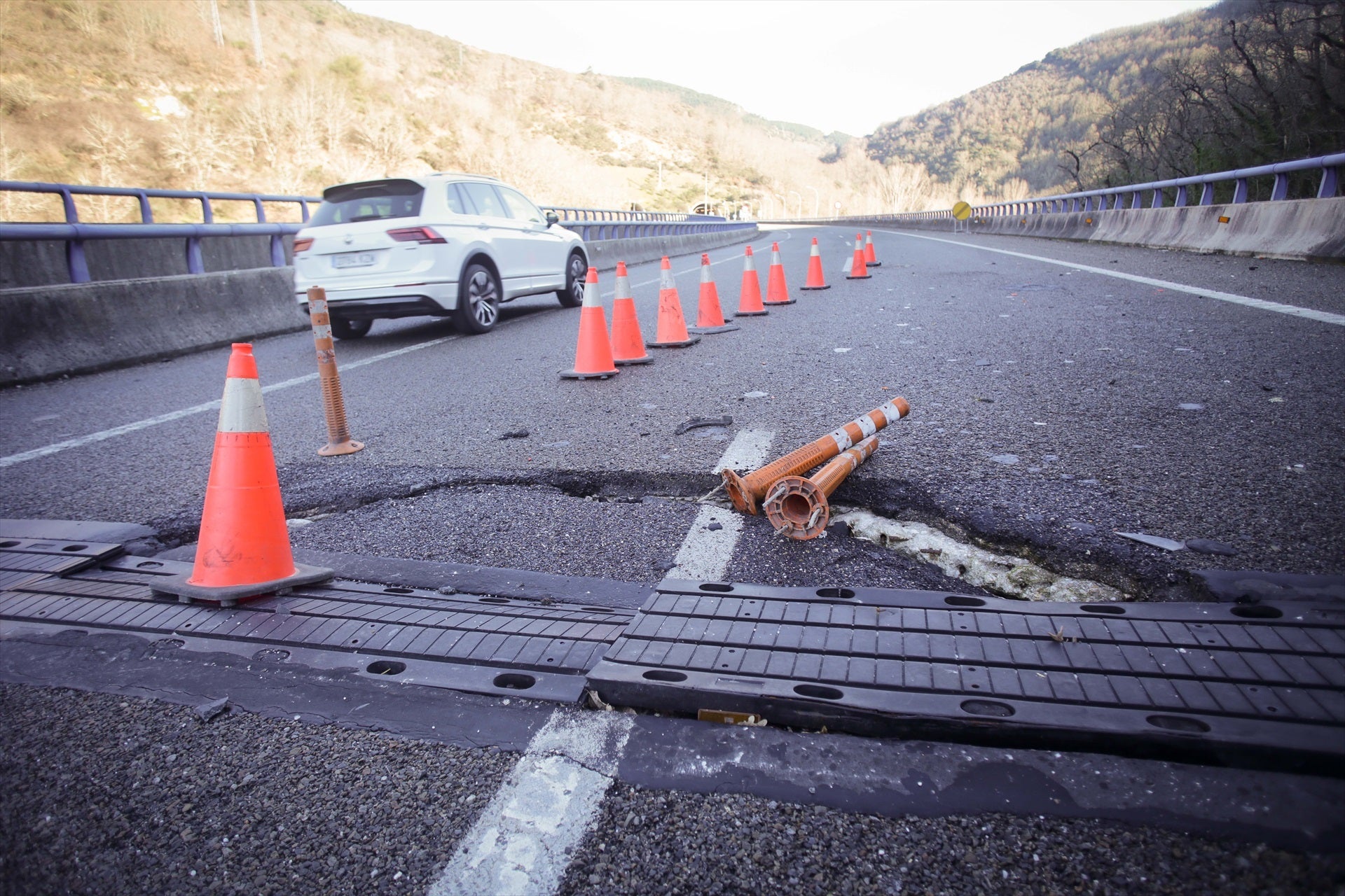 Imatge de l'asfalt tradicional d'una carretera / EP
