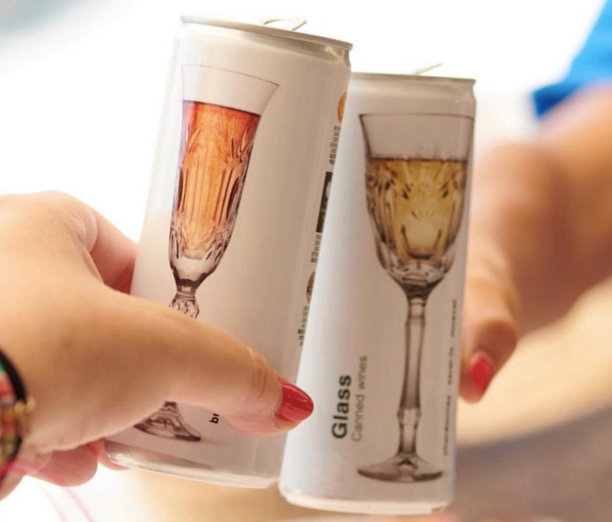Imatge de dues llaunes de la marca Glass Canned Wines / Instagram