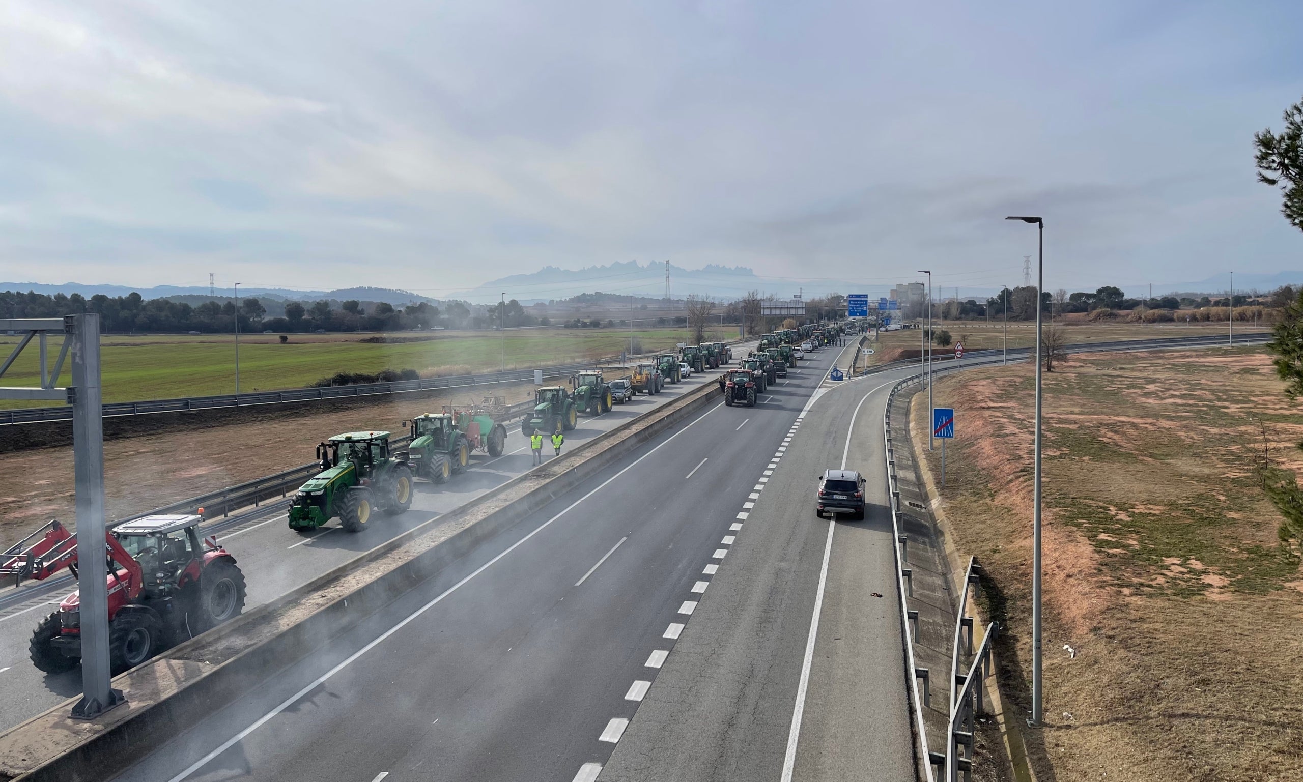Una imatge de la C16 tallada pels tractors al seu pas per Sant Fruitós de Bages/Quico Sallés