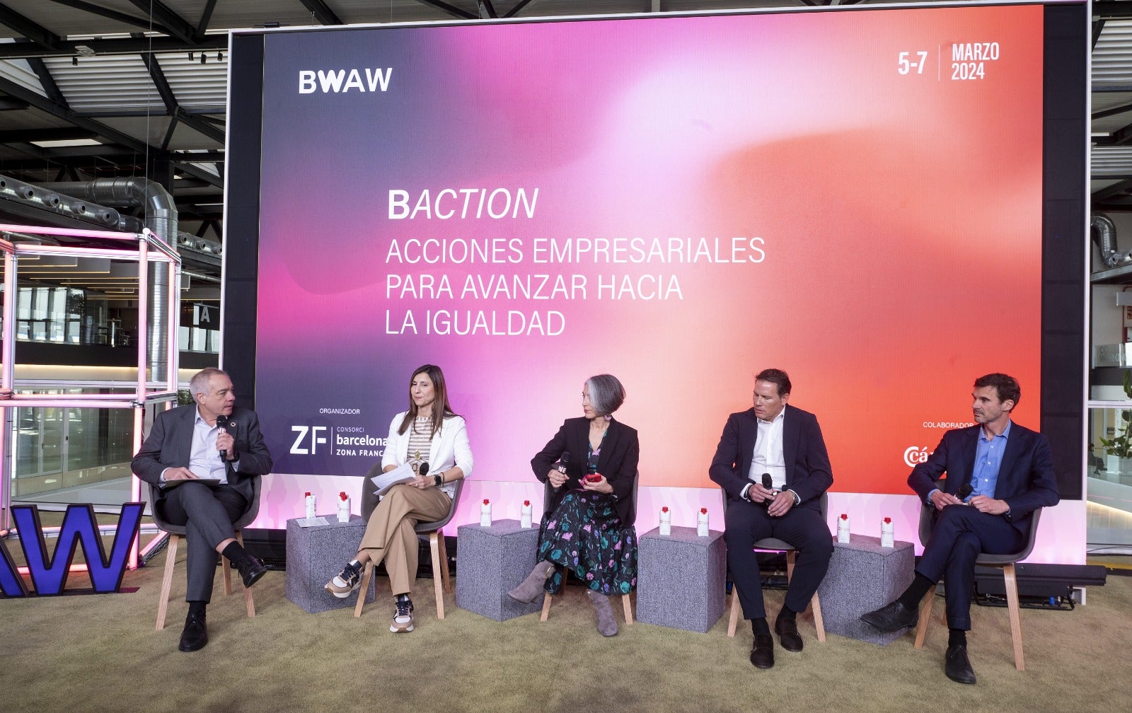 Imagen de los ponentes de uno de los paneles del BWAW, presentado por el enviado especial del Estado al Consorcio de la Zona Franca de Barcelona, Pere Navarro / Cedida