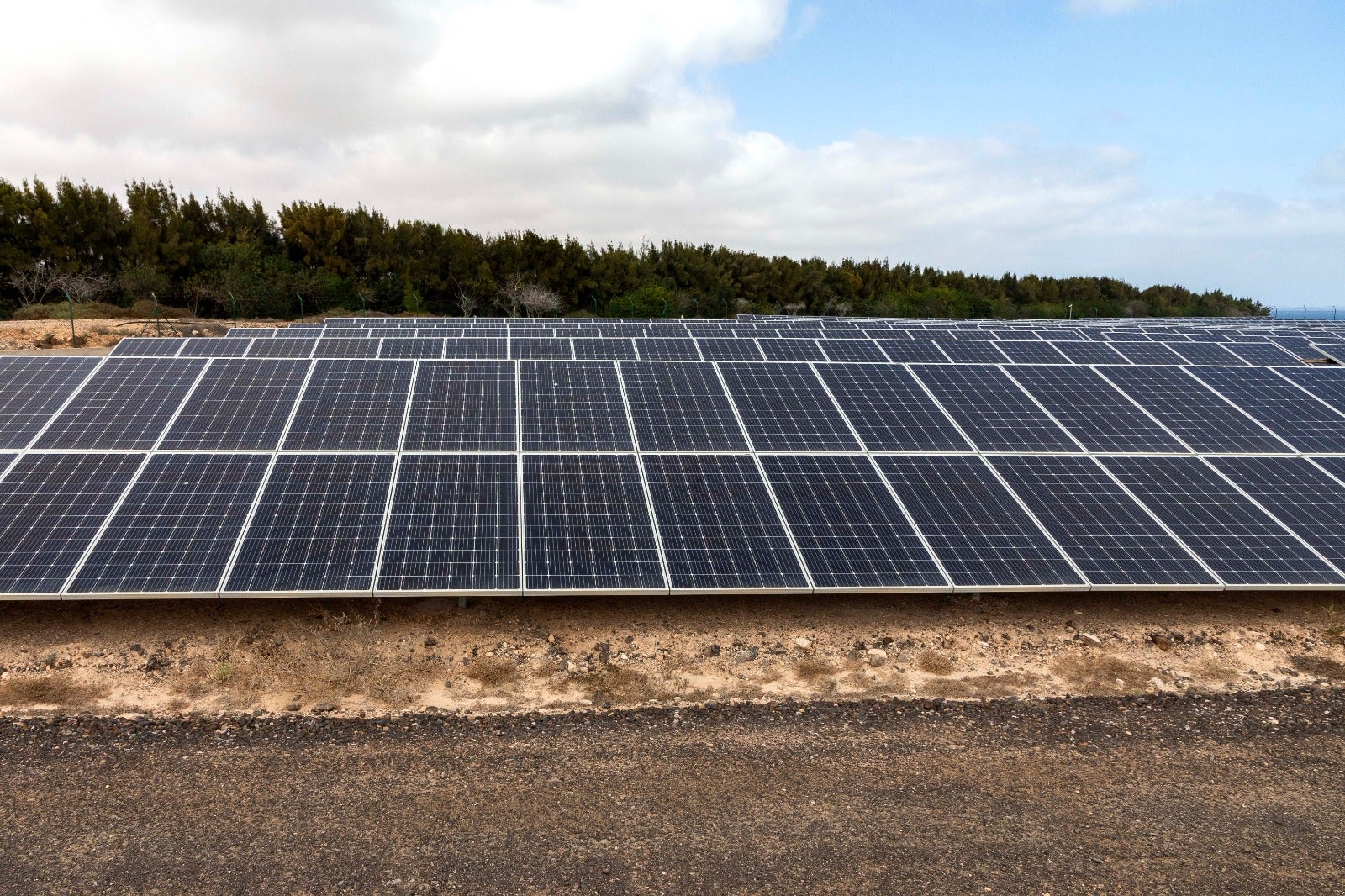 Un ejemplo de plantas solares de la red de Aena | AENA
