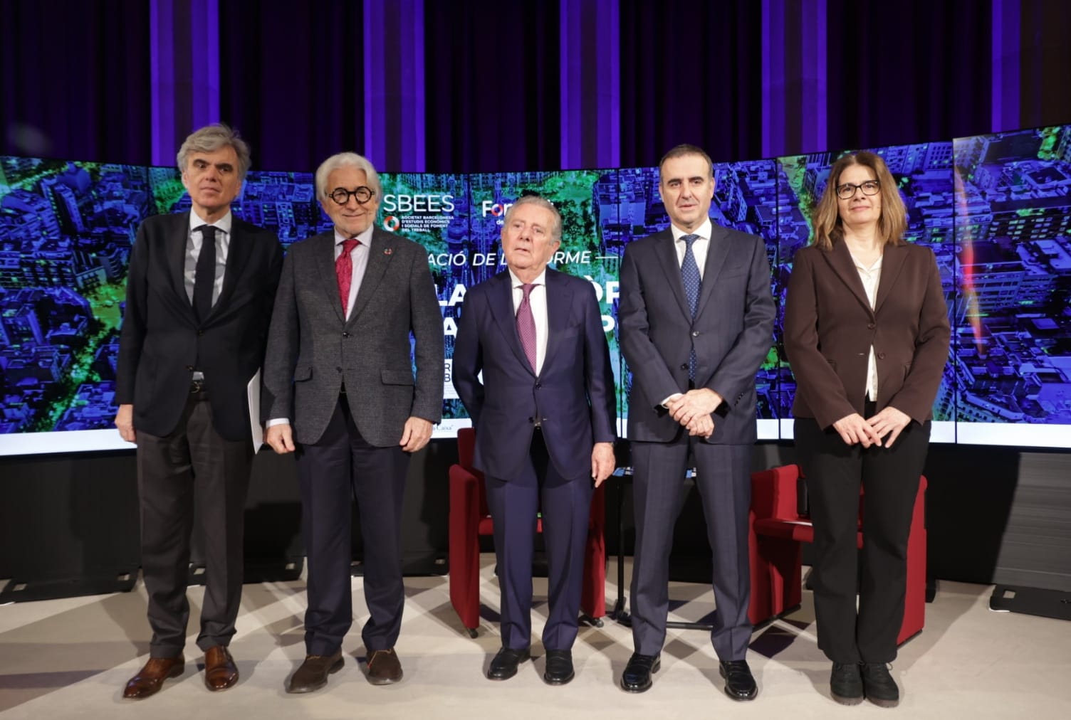 Fèlix Riera, Josep Sánchez Llibre, Javier Godó, Ciril Rozman i Glòria Marín abans de a la presentació del III Informe “Repensar la metròpoli. Activar la metròpoli”