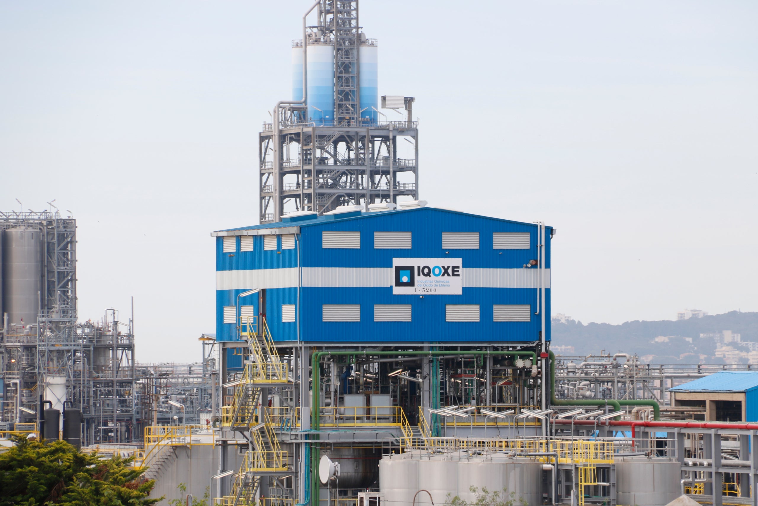 Imagen de las instalaciones de IQOXE en el polígono sur de Tarragona | Arnau Martínez (ACN)