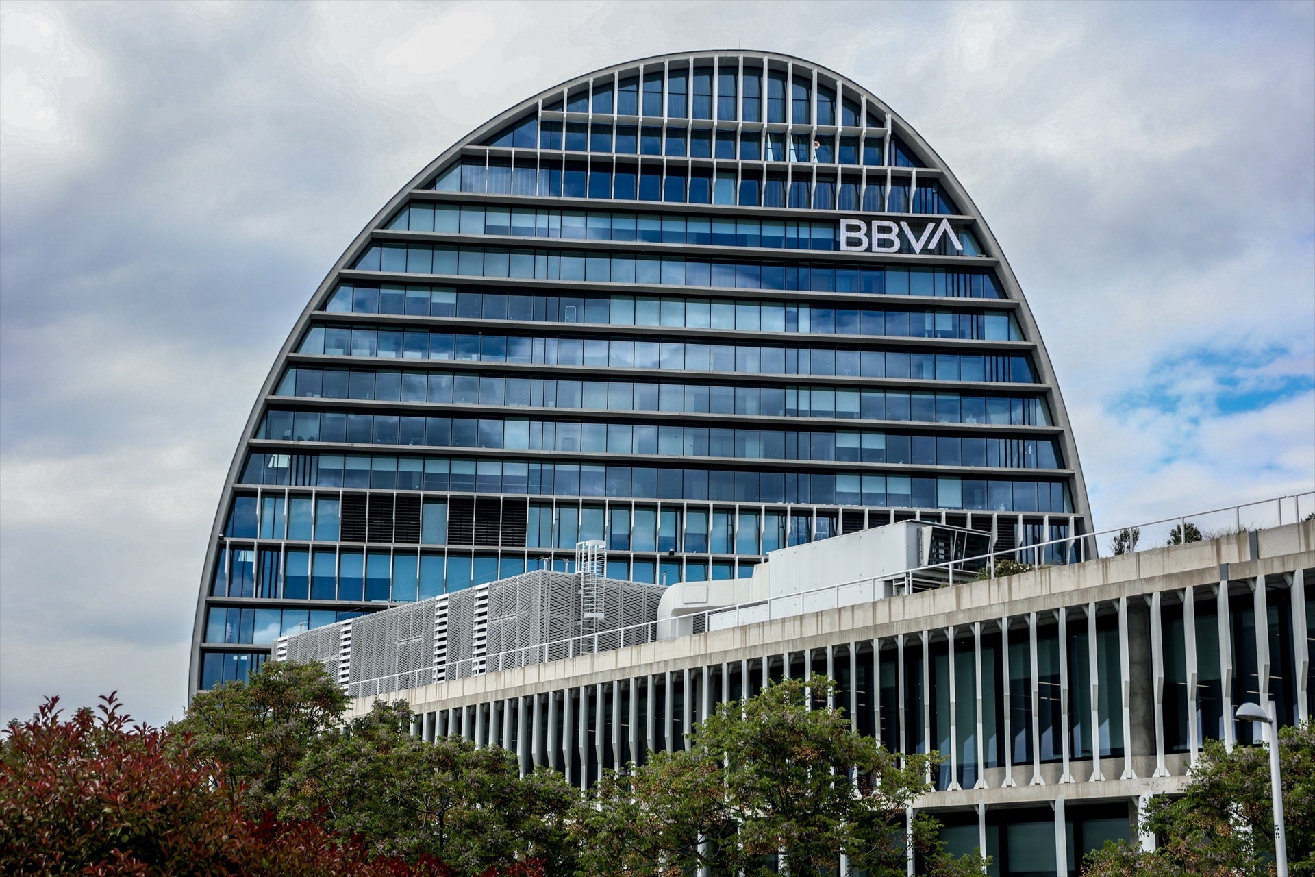 Façana de l'edifici ‘La Vela’, del BBVA a Madrid / EP