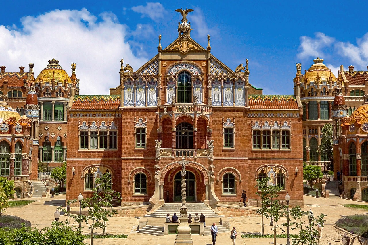 El pavelló central de l'antic recinte de Sant Pau, on està ubicat el Barcelona Health Hub (BHH) / Pixabay