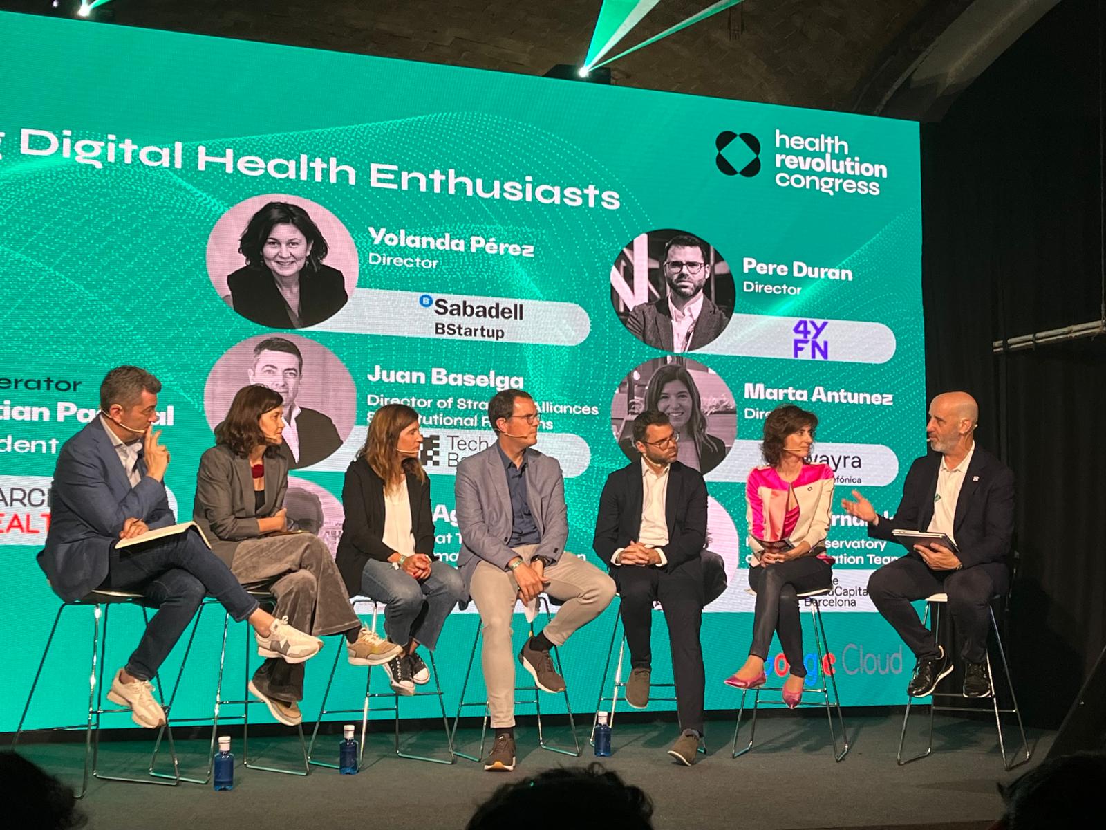 Imatge de la conferència del HRC amb Juan Baselga, director de relacions institucionals al Tech Barcelona; Yolanda Pérez, directora del BStartup i Hub Empresa del Banc Sabadell; Marta Antúnez, directora de Wayra a Barcelona; Jordi Aguasca, director d'Innovació i Transformació Tecnològica d'Acció; Pere Durán, director del 4 Years From Now (4YFN); Chelo Fernández, directora de l'Observatori de la MW Capital; i Cristian Pascual, president del Barcelona Health Hub (BHH) / J.C.